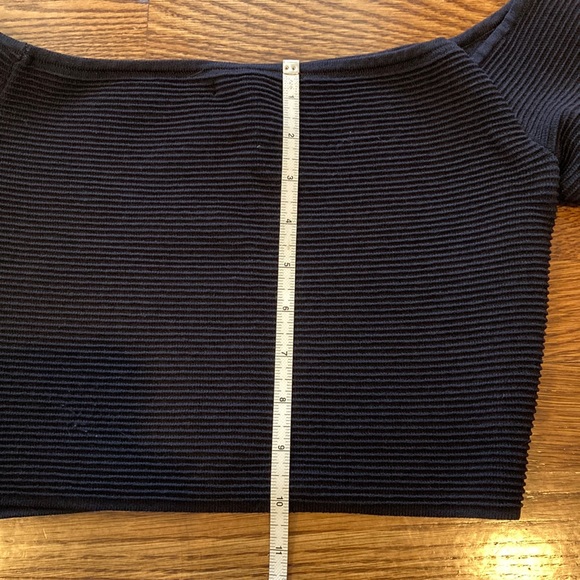 Kendall & Kylie off the shoulder crop top - Picture 5 of 6